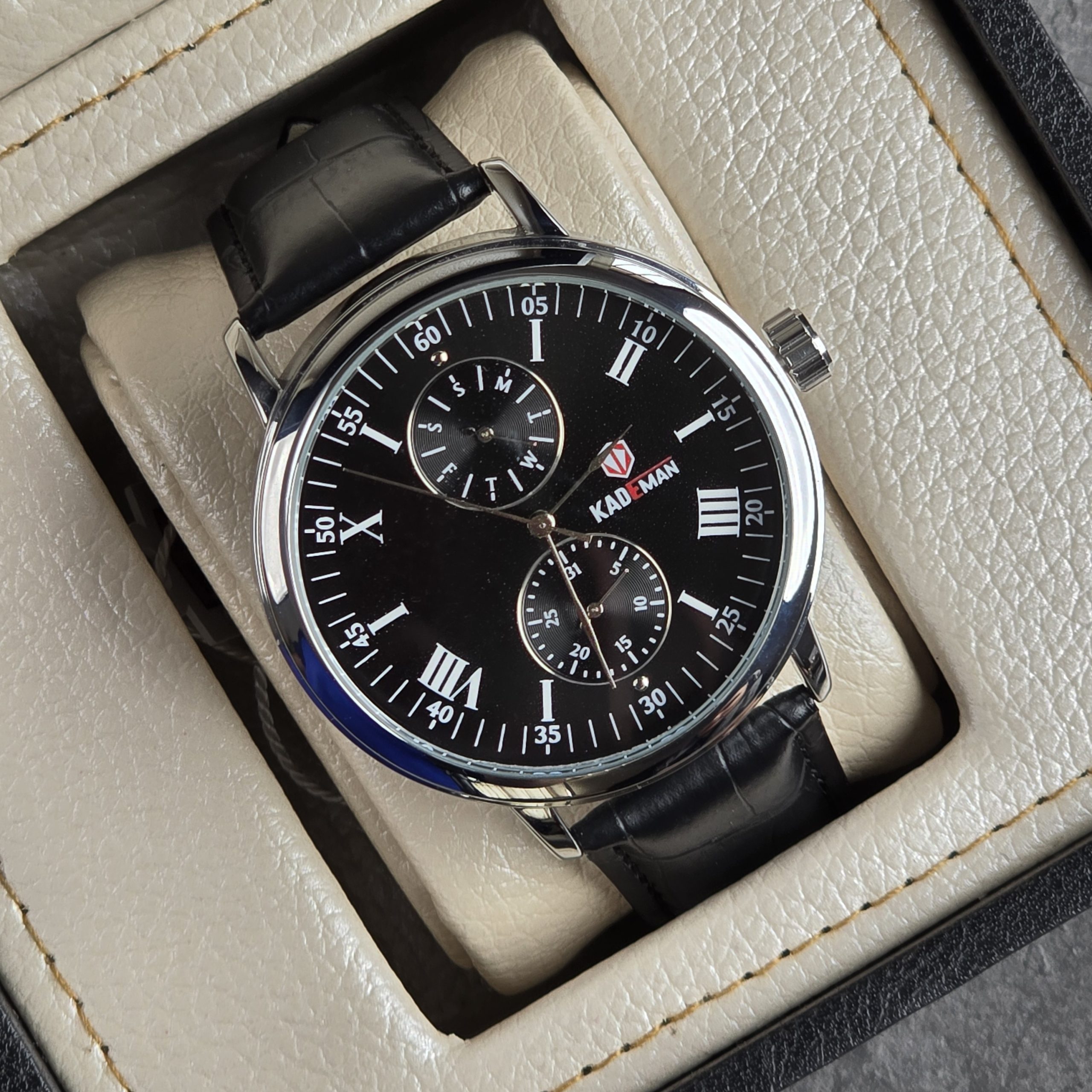 ساعت مچی مردانه چرم کیدمن مدل 9026 Kademan